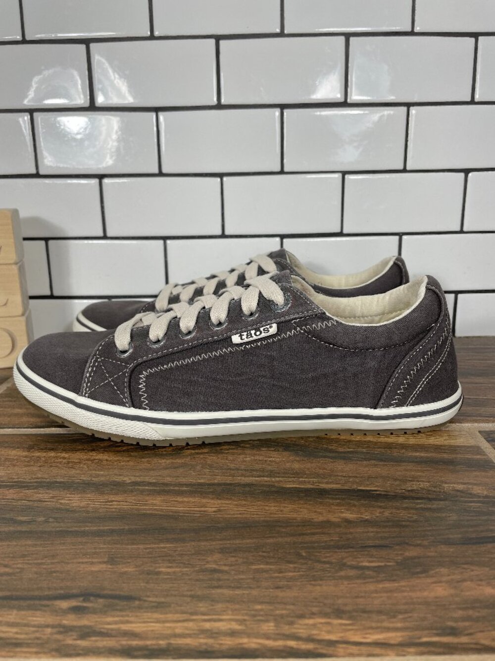 Taos Retro Star Shoes Womens Size 8 Taupe Canvas Casual Low Top Lace Up Sneakers